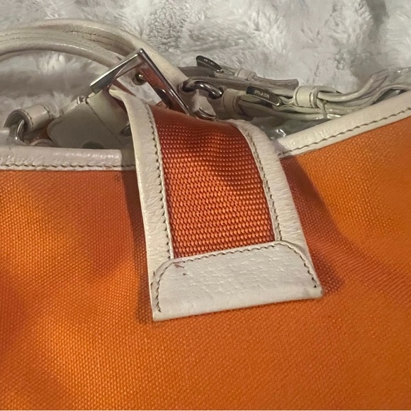 #31027 🔥Hot Pick🔥Prada 💕❤️ Beautiful Preloved Prada shoulder bag - Picture 16 of 16